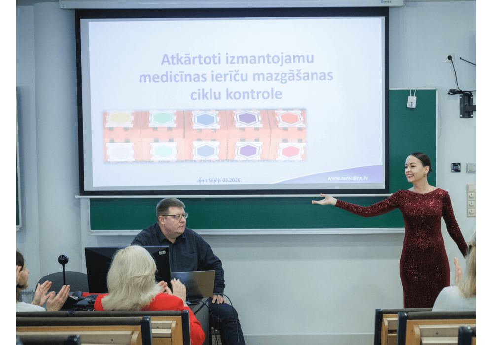 Atkārtoti izmantojamu medicīnas ierīču mazgāšanas ciklu kontrole